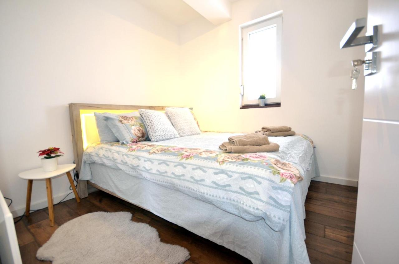 C L E A N&C O Z Y Apartmani Divcibare Luaran gambar