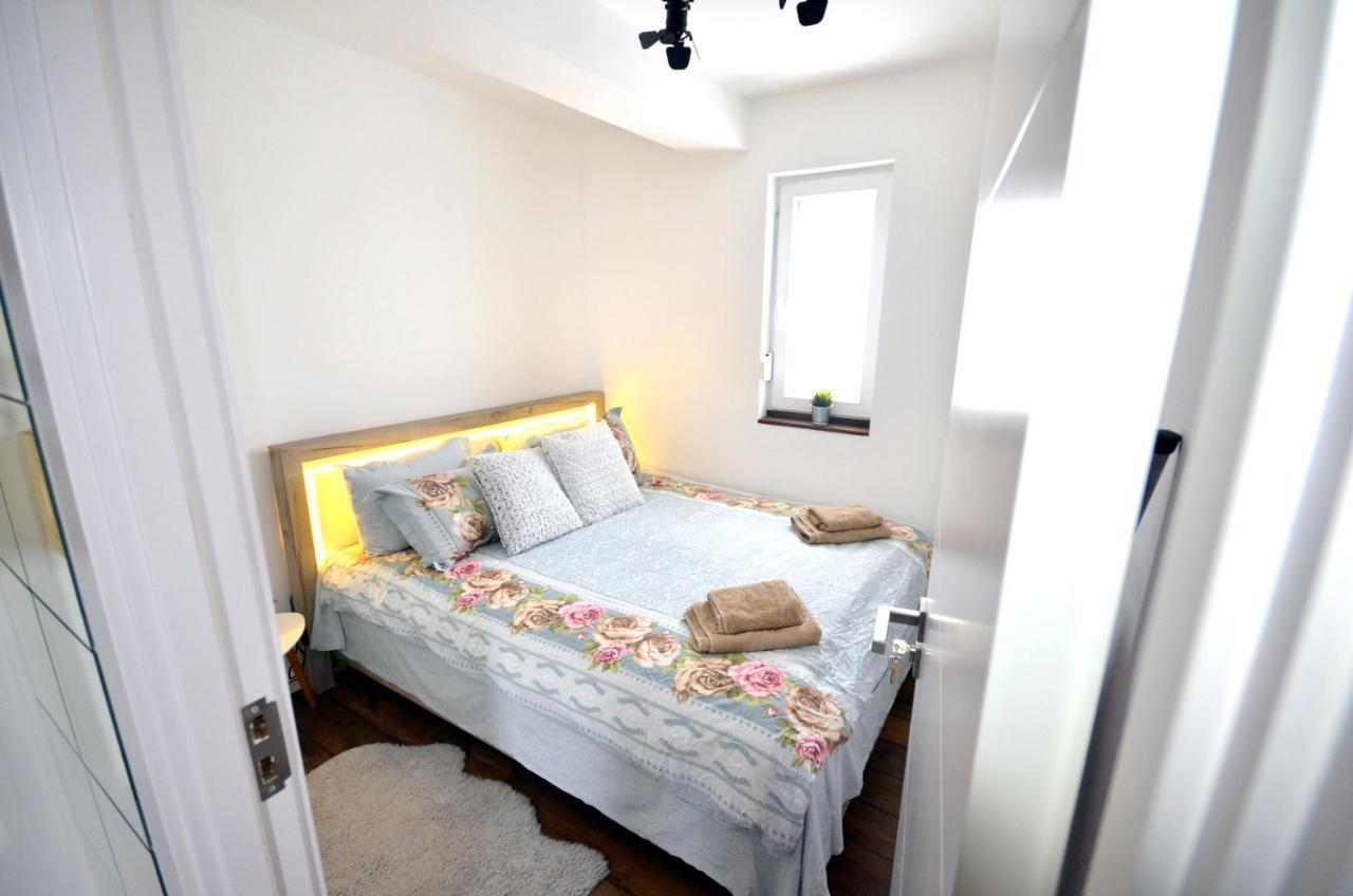 C L E A N&C O Z Y Apartmani Divcibare Luaran gambar